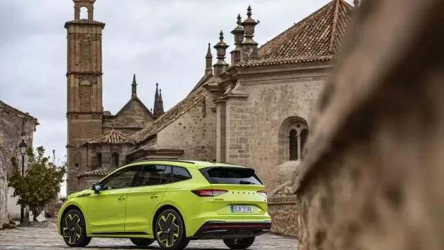 Test Škoda Enyaq RS iV pohledem ženy: Brutální síla v SUV karoserii (první jízdní dojmy)