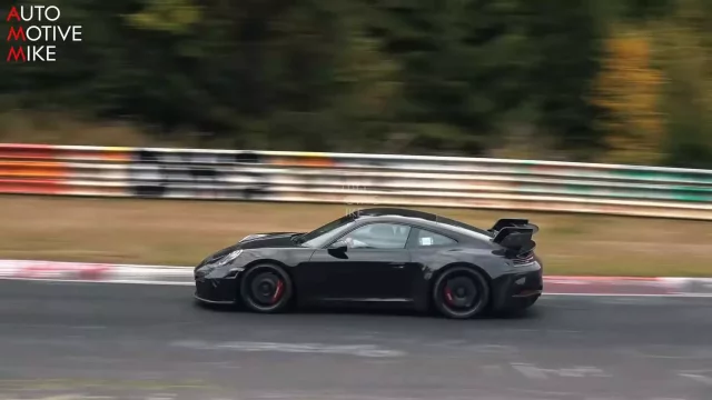 Budoucí Porsche 911 GT3 se prohání na Nürburgringu