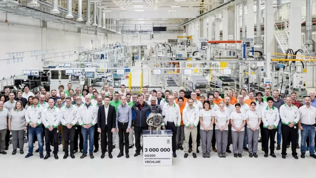 Závod Škodovky ve Vrchlabí slaví vyrobení třímilionté převodovky DSG DQ200