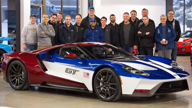 Ford znovu dráždí hada bosou nohou, GT ukázal v nových úžasných barvách