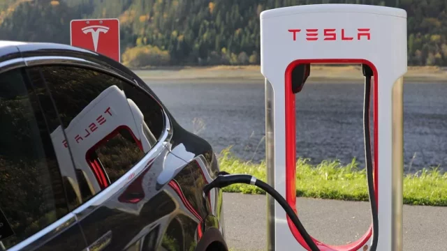 Zážitková jízda autem Tesla jako dárek k Vánocům