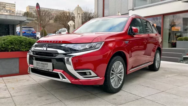 Nové Mitsubishi Outlander PHEV se začal prodávat v Česku. Stojí 1,1 milionu