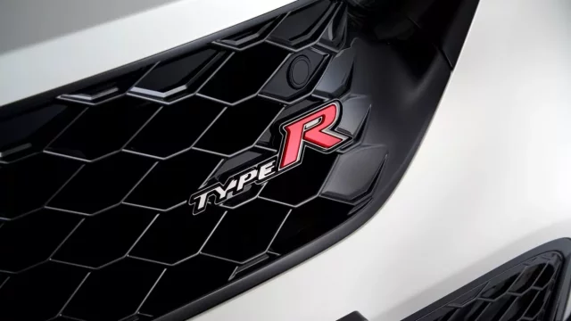 Honda představuje nový Civic Type R. Vypadá umírněně, jezdit ale bude ostře