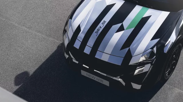 Peugeot zanedlouho odhalí nový model, ponese označení 408