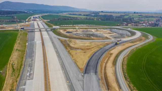 Kompletní dálniční síť bude hotová do deseti let. Letos se však otevře rekordní množství úseků