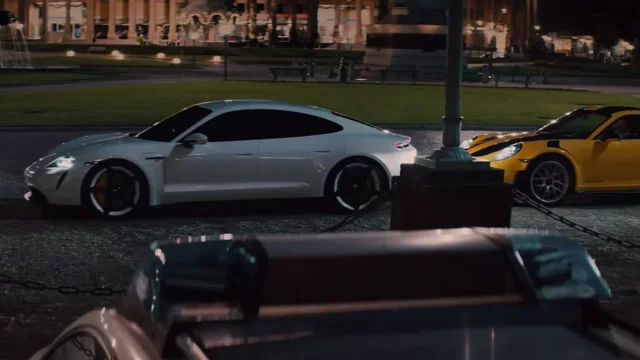 Porsche představuje desítku hlavních hvězd senzační reklamy pro Super Bowl