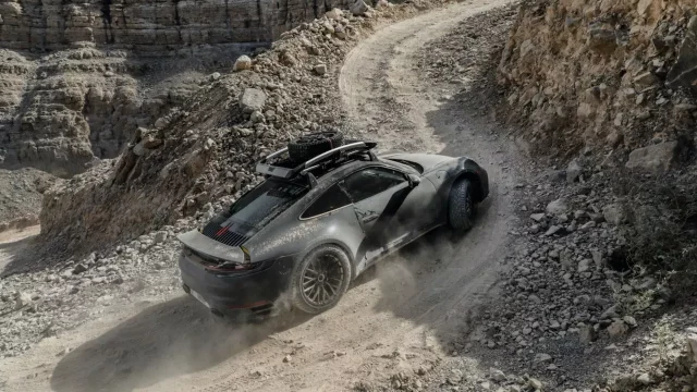 Porsche 911 Dakar se testuje na šotolině, písku a sněhu