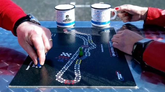 Člověče, předjeď mě. Mostecký autodrom přináší klasickou stolní hru v závodním pojetí
