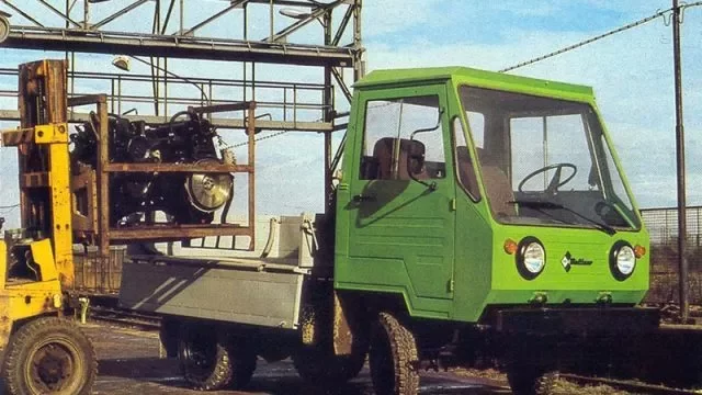 Multikáry jsou dodnes fantomy komunálních služeb. Ta první neměla ani volant