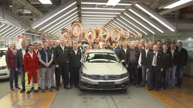Volkswagen Passat slaví 30 milionů. Je nejprodávanější auto střední třídy všech dob