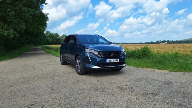 Peugeot 5008 poskytne zázemí celé rodině včetně prarodičů