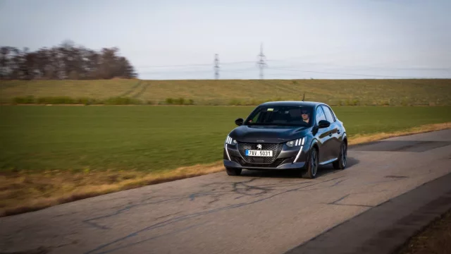 Peugeot 208 1.2 PureTech 130: Šetřílek (test spotřeby)
