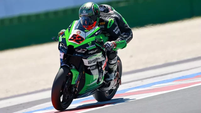 Na start závodu superbiků v Mostě se postaví sedm Čechů, včetně jedné ženy!