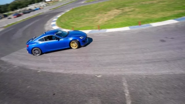 Česká okruhová sezona ještě nekončí. Poradíme, kde a kdy si zajezdit do Vánoc