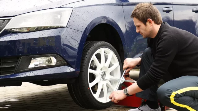 Jak nachystat auto na jaro? Vyměnit pneumatiky nestačí