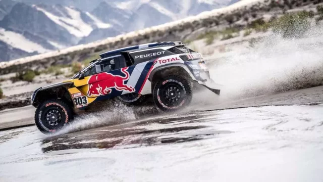 Status quo při Rallye Dakaru zatímco Peugeot posiluje své vedoucí pozice
