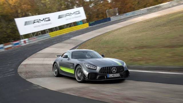 Novinář vyrazil s Mercedesem-AMG GT R Pro na Nürburgring. Byl rychlý jako profesionální závodník