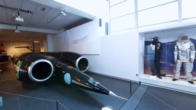 Reportáž: Prohlédli jsme si nejrychlejší vůz světa v Coventry Transport Museum