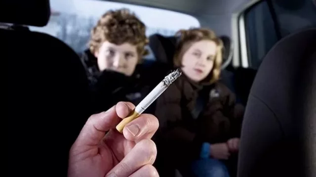 Kouření cigaret za jízdy: Pozor, klidně můžete dostanete pokutu!