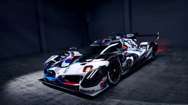 BMW ukazuje závodní „placku“ M Hybrid V8