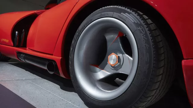 Legendy minulosti: Dodge Viper se pyšnil i 600 koni