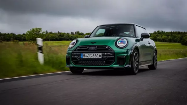 Mini Cooper S se změnilo z pankáče v hipstera. Vyzkoušeli jsme ho v okolí Nordschleife