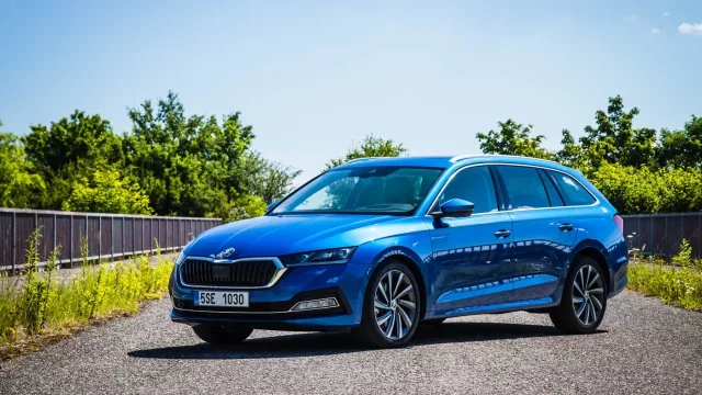 Test Škody Octavia Combi 2.0 TDI DSG, klasického rodinného kombíku v novém