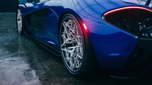 Nejkomplexnější disky světa se představují. Jsou z titanu a vznikly 3D tiskem.