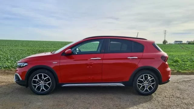 Fiat Tipo je normálním autem za normální peníze. Žádný luxus a zábavné svezení však nečekejte