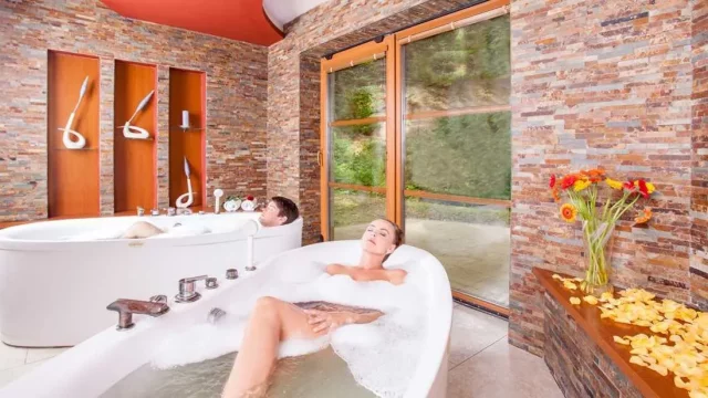 Propásli jste letní dovolenou? Hotel Lázně Kostelec prosluní vaše volno i na podzim