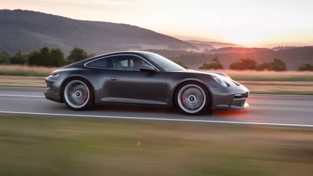 Porsche se navzdory krizi daří, prodalo o 13 % víc aut