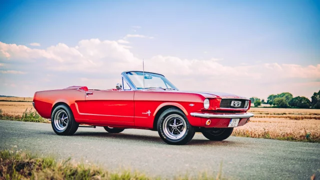 Test Fordu Mustang Convertible z roku 1966 aneb Když na světě je pořád krásně