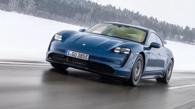 Nástup elektromobility nezastaví ani vysoké ceny elektřiny, předpokládá leasingová společnost