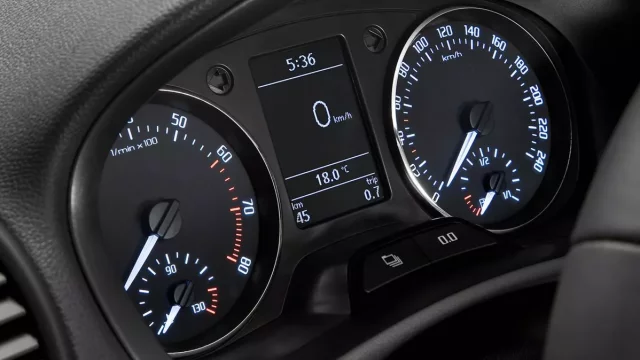 Senát schválil novelu zákona o stáčení tachometrů. Inspekce zkontroluje firmy, které úpravu nabízejí