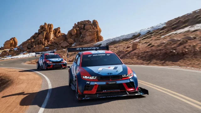 Hyundai vyráží na Pikes Peak s elektromobily. Jsou to extrémní monstra o 687 koních!