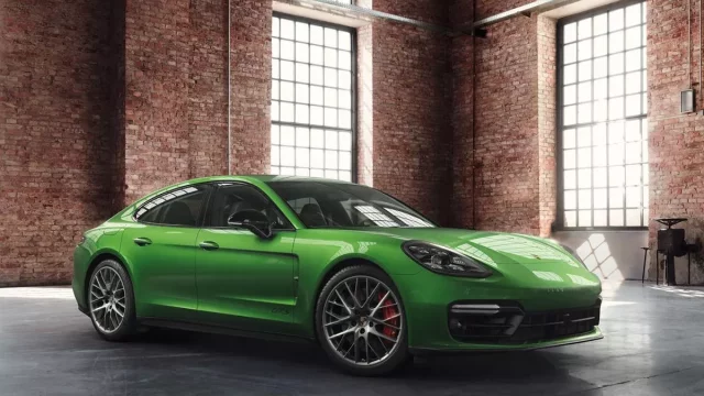 Porsche ví, že zelená je dobrá, Panamera v jedovatém kabátku je více než šik!