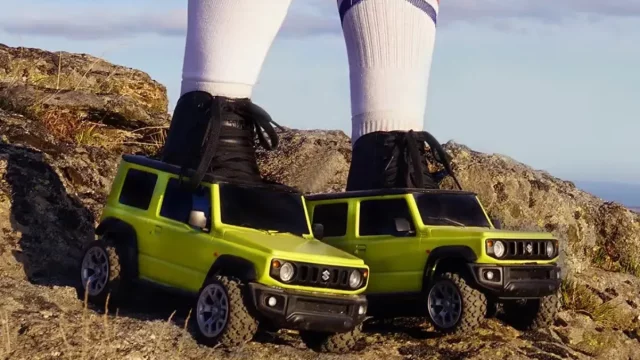 Suzuki Jimny jako kolečkové brusle? Skvělá reklama vás donutí je chtít!