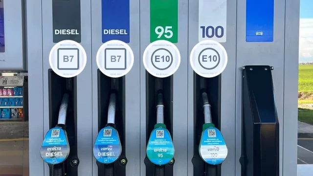 Na tuzemský trh ve velkém míří benzin E10. Poradíme, zda to bude pro váš automobil problém a jak se většímu obsahu biosložky vyhnout