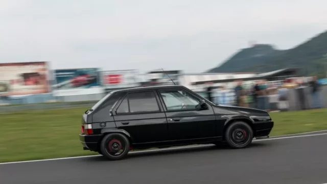 Zajezdit si na závodním okruhu v Mostě můžete už tento víkend