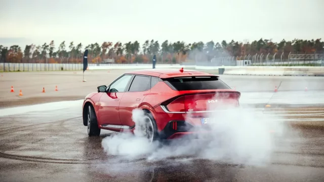 První dojmy: Kia EV6 GT je nejbrutálnějším strojem v historii značky. Potřebuje ale vůbec člověk tolik koní?