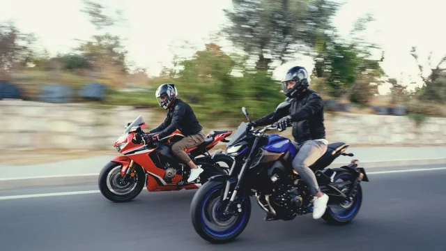 Připravujeme se na dlouhou cestu na motorkách