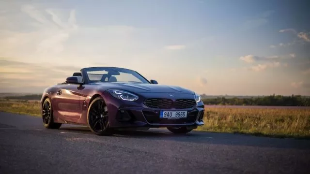 TEST BMW Z4 sDrive20i jsme vyzkoušeli s manuálem. Dostojí slibům o řidičské nirváně?