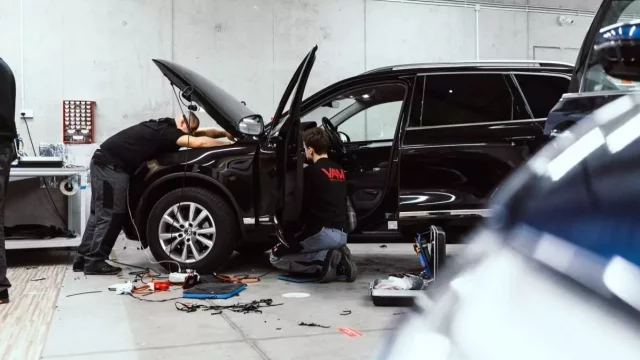 Krádež auta na dovolené. Jak postupovat?