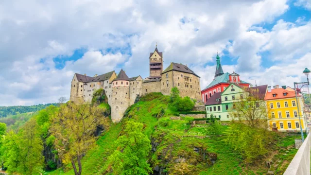 Hrad Loket nabízí děsivé muzeum útrpného práva i kulisy bondovky