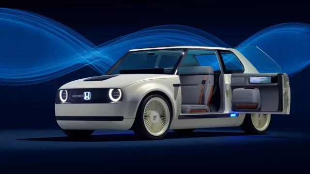 Honda odhaluje interiér modelu Urban EV Concept. Má „televize“ větší než Mercedes