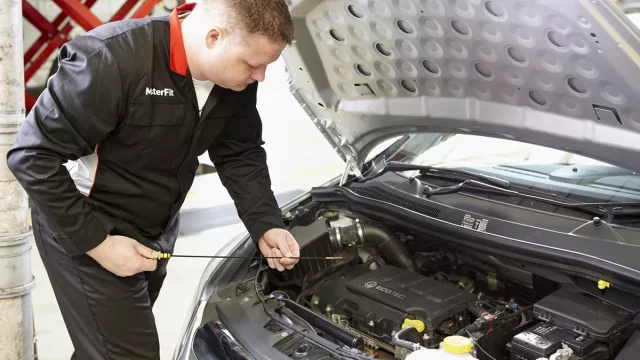 Práce automechanika? Zájem o obor klesá, řemeslo je téměř na vymření