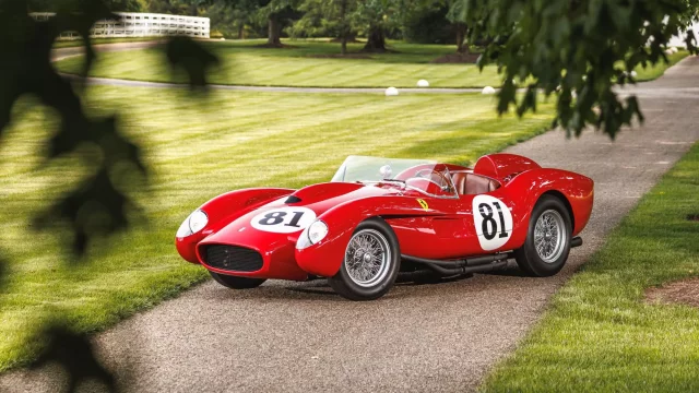 Do aukce putuje jedno z nejlepších a nejdražších aut na světě. Ferrari 250 Testa Rossa bude v únoru znát svého majitele