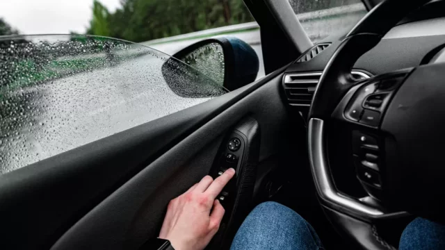 Nezavřené okno u auta, je to či není přestupek?!