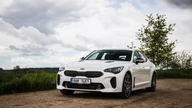 Test Kie Stinger GT 3.3 T-GDI, korejského bavoráku v novém balení