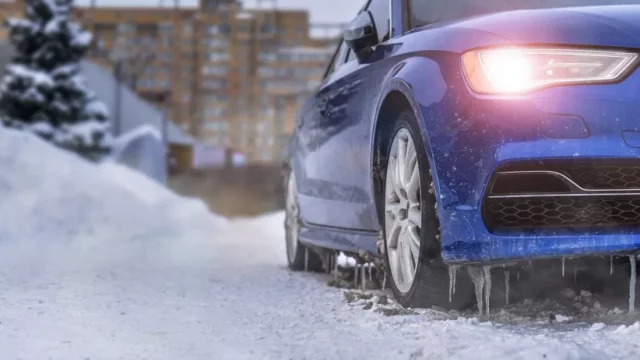 Zima je pro řízení specifická, prověří auto i řidiče